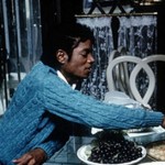 MJ-eating-pancakes-michael-jackson-31943965-636-423