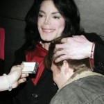 awwwww-michael-jackson-27362454-500-370