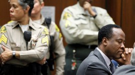 Suit over hiring of Michael Jackson’s doctor to go to trial