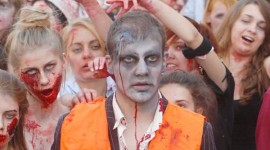 Zombies takeover Warsaw, pay tribute to MJ’s “Thriller”