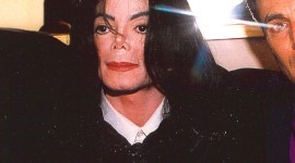 Uri Geller sells MJ’s Bent Spoon For £500