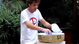 Cool Cotton Candy Salesman Dancing To MJ (Video)