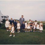 Hyannisport_Weekend-_President_Kennedy_with_children_-_NARA_-_194265