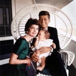 Jackie_JFK+with+Caroline_+Jacques+Loew_Newseum