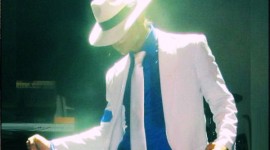 Show Review: Holiday ‘Legends’ / MJ & More + VIDEO