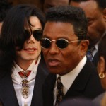 Pop star Michael Jackson (C)  leaves the