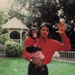 441373-michael-jackson-michael-jackson-and-bubbles