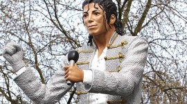 Fulham’s MJ Statue to be displayed at Museum (Video)