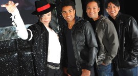 3T visit MJ’s wax figure at Madame Tussauds (2014)