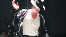 ‘Billie Jean’ Played On Beer Bottles / Sounds Great!