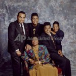 REBBIE-JACKSON-WITH-FAMILY-1994-maureen-reillette-rebbie-jackson-23640639-512-504