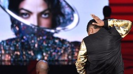 Usher Performs Dance Tribute During MJ Premiere