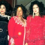 janet-jackson-with-mother-katherine-jackson-sister-latoya-jackson-1986-janet-jackson-26344455-1000-670