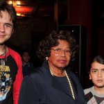 michael_jackson_family_katherine_jackson_paris_jackson_prince_jackson_blanket_jackson_2013_640x360
