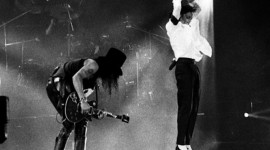 Slash + MJ ‘Get Into It’ Onstage During ‘Black or White’ Performance