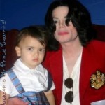 443987-michael-jackson-michael-jackson-and-baby-blanket