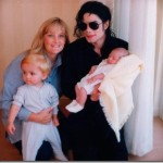 Michael-Debbie-Rowe-Prince-Paris-RARE-debbie-rowe-31943537-635-604_thumb[1]