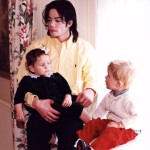 Michael-Jackson-with-his-kids-Paris-Jackson-and-Prince-Jackson-paris-jackson-34886572-492-503