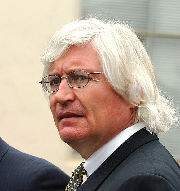 SANTA MARIA, CA ÐJULY 9: Thomas Mesereau lead defense attorney for Michael Jackson as he departs the Santa Maria Courthouse. Defense attorneys were in court to argue that a 10-count indictment be dismissed in Michael Jackson's child molestation case on July 9, 2004 in Santa Maria, California. (Photo by Rod Rolle/Getty Images)