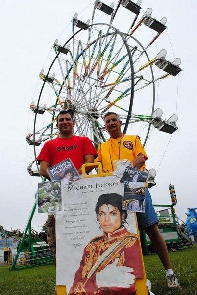 http://www.facebook.com/photo.php?pid=9141036&op=1&view=all&subj=163236984192&aid=-1&auser=0&oid=163236984192&id=540365067