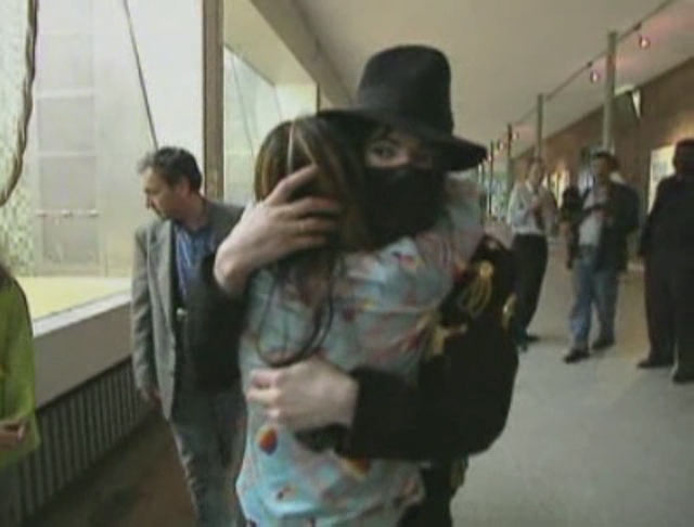 http://img.photobucket.com/albums/v219/TSColdMan/MJ_Home_Videos_17.jpg
