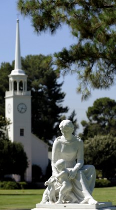General view of the grounds of Forest Lawn Memorial-Park 