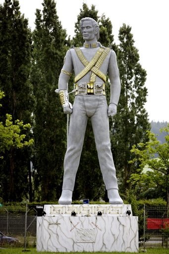Statue